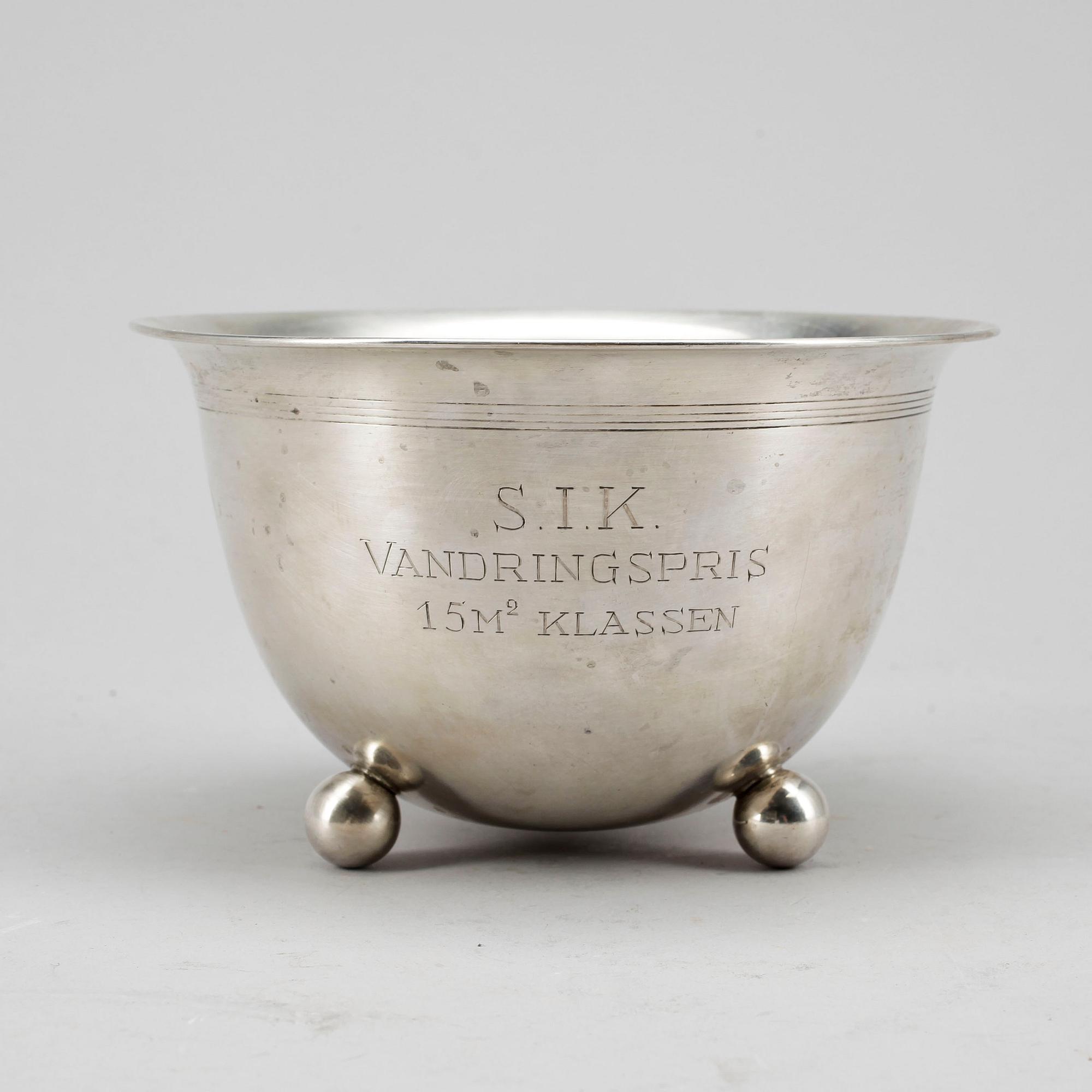 VAS, silver, W A Bolin, Stockholm, 1931. Vikt 197 gram.