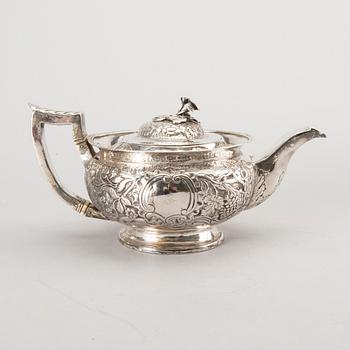 A SILVER TEAPOT DUBLIN 1817.