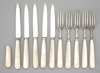 BESTICKSERVISDELAR, 10 delar, silver och pärlemor, Martin Hall & Co Ltd, Sheffield, 1924.