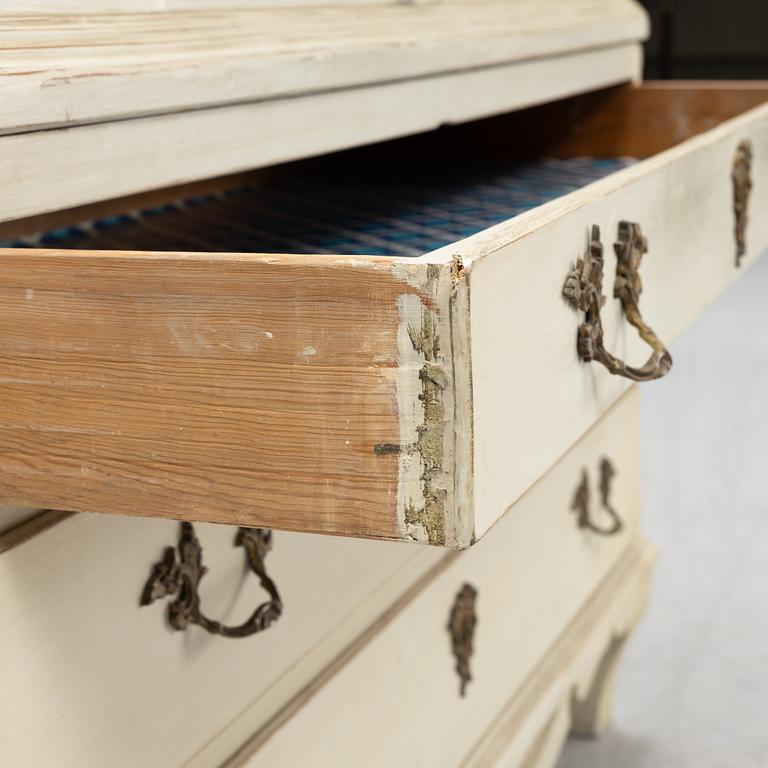 A Rococo style vitrine cabinet, 19th century.
