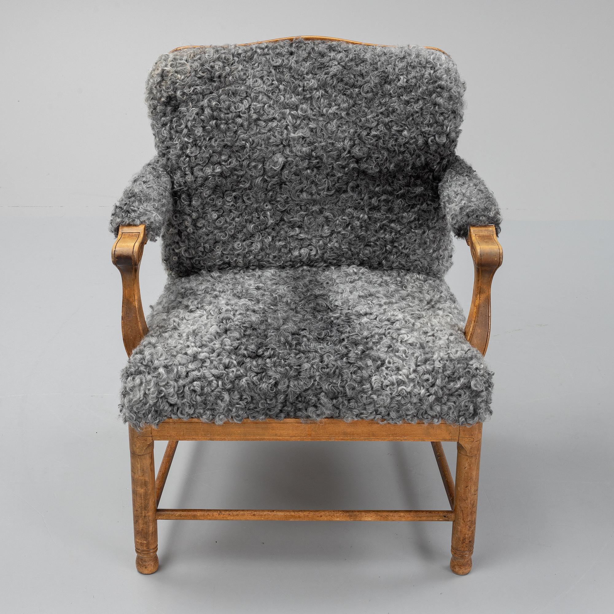 A pair of armchairs, first half of the 20th century.