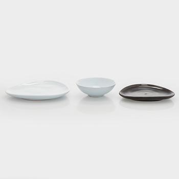 Marita Lybeck, two redclay plates and a dessert bowl, signed ML.