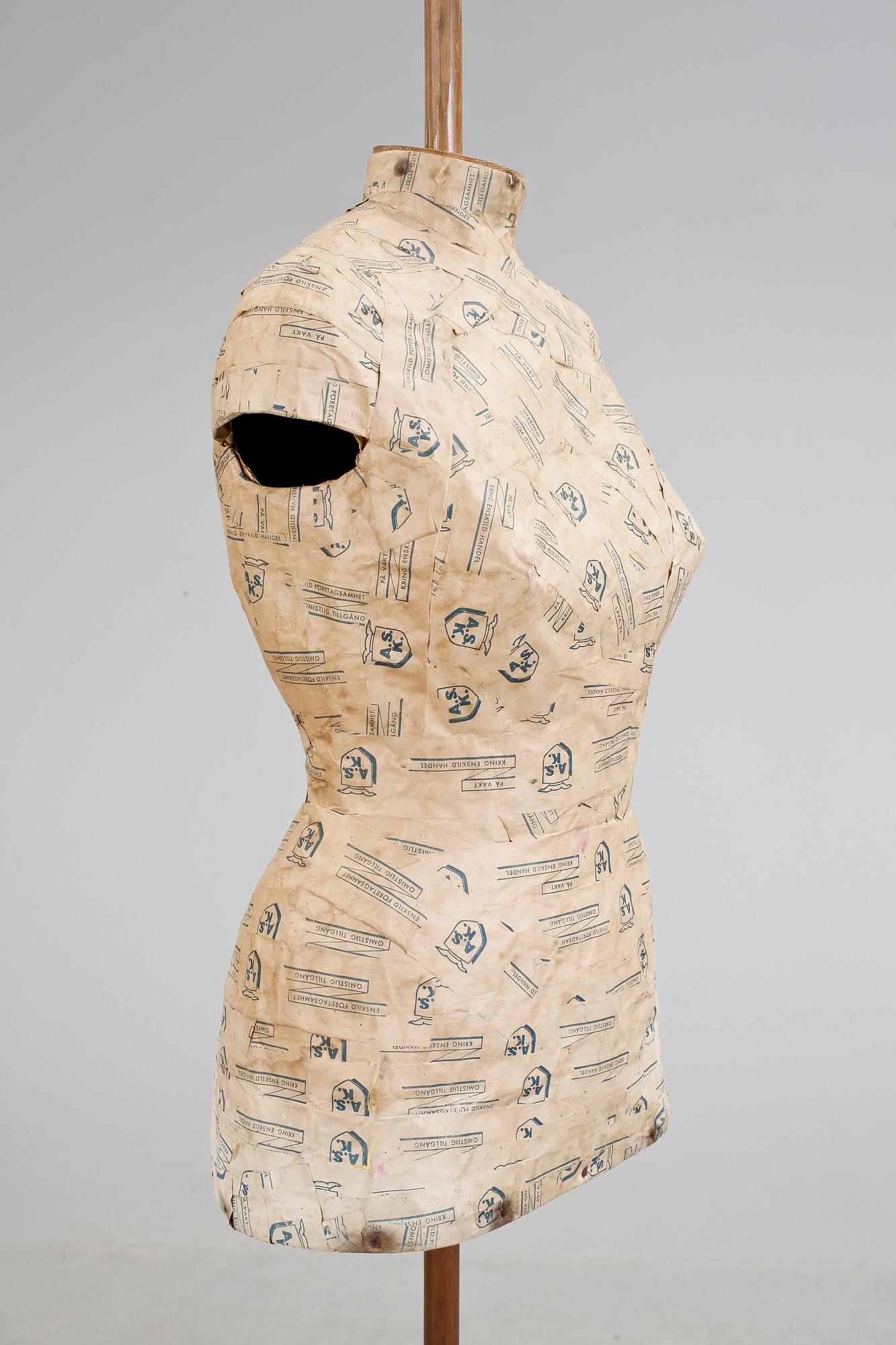 SKYLTDOCKA. 1900-tal.