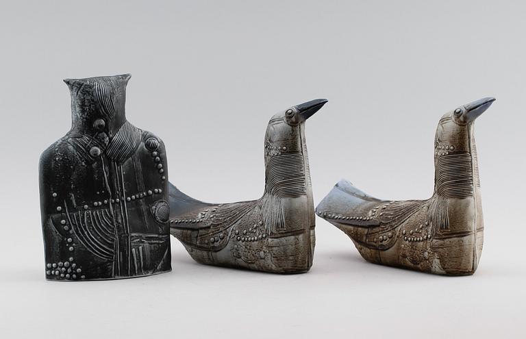 FIGURER, 3 st, stengods, Bertil Vallien, Rörstrand, 1900-talets andra hälft.