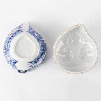 A blue and white peach shaped Chinese Export tureen with cover, Qing dynasty, Qianlong (1736-95).