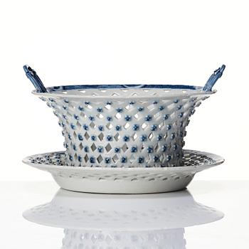 Gallerkorg med fat, kompaniporslin. Kina, Qingdynastin, Qianlong (1736-95).