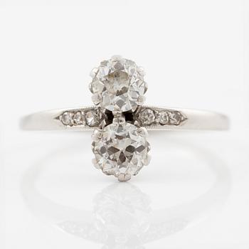 Ring in platinum set with round brilliant-cut diamonds, total weight approx. 1.25 ct.