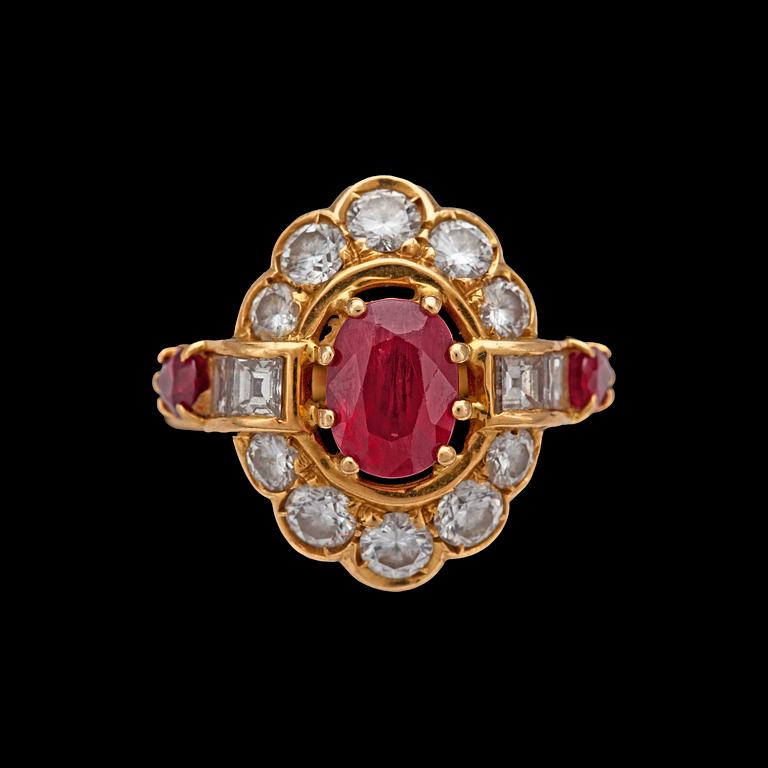 A ruby and carré- and brilliant cut diamond ring, tot. app. 1.80 cts.