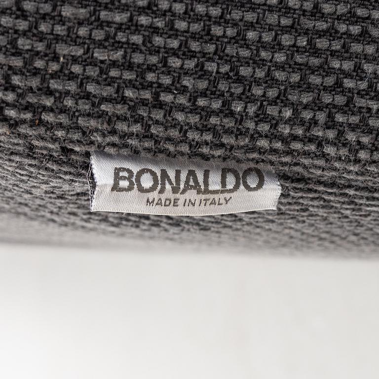 Giuseppe Viganò, a 'Squaring' bed, Bonaldo, Italy.