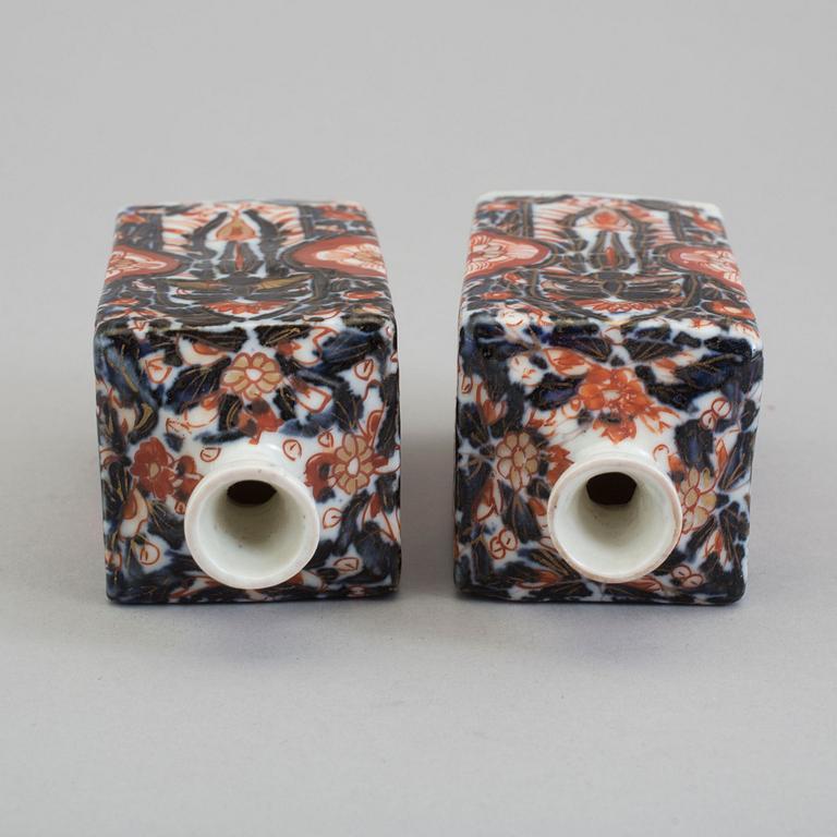 A pair of imari porcelain flasks, Meiji (1868-1912).