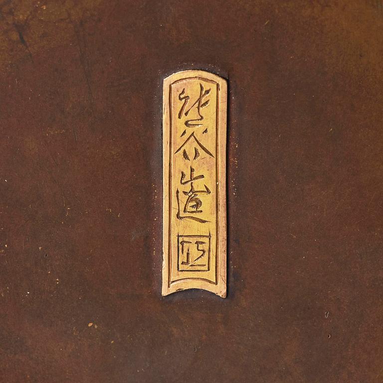 Vaser, ett par, brons. Japan, 1800-tal. Signerade Kumagai Zo, Kyoto.