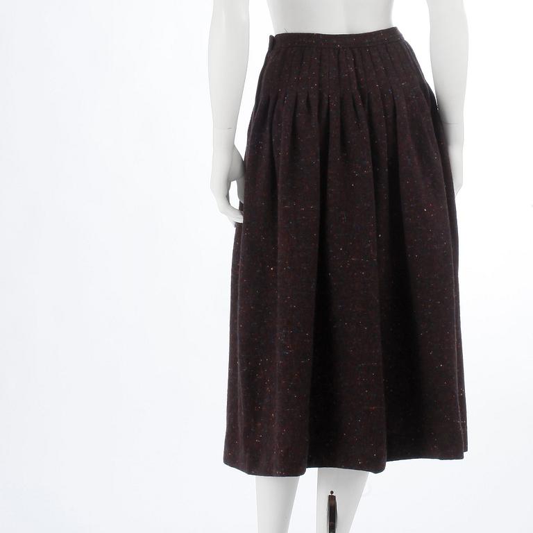 YVES SAINT LAURENT, a wool skirt, size 40.