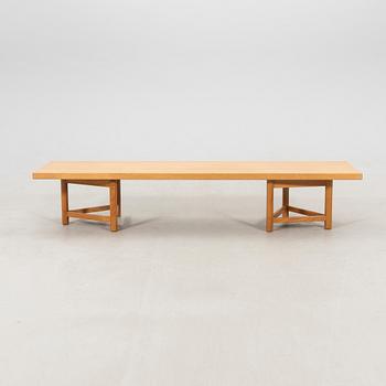 Carl Gustaf Hiort af Ornäs TV-bänk, HMN Huonekalu Mikko Nupponen, Lahtis, 1900-talets mitt.