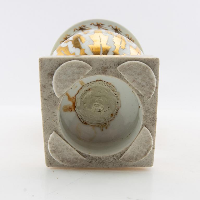 Urn Empire mid-19th century porcelain.