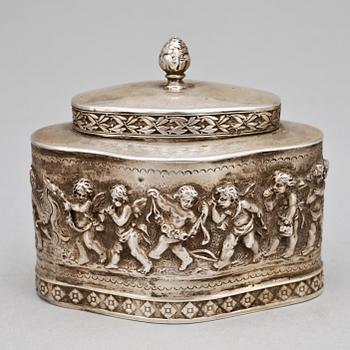 DOSA, silver, Svenska importstämplar, 1900-tal. Vikt 106 g.