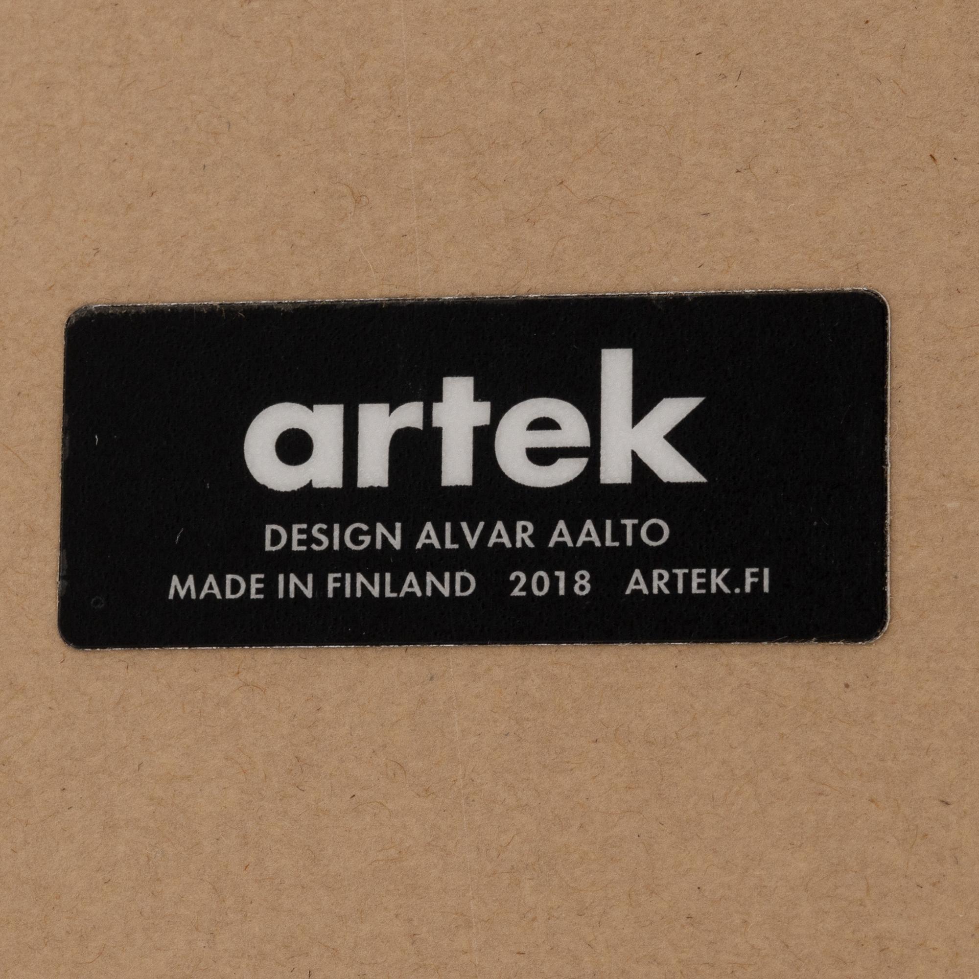 Alvar Aalto, matbord, modell 83, Artek, Finland, 2022.