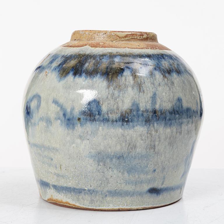 Five porcelain jars, China, Qing dynasty, 19th century.