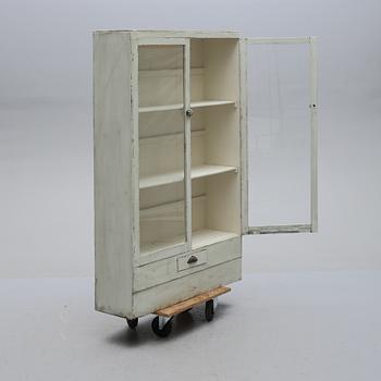 VITRINSKÅP, modern tillverkning av äldre delar.