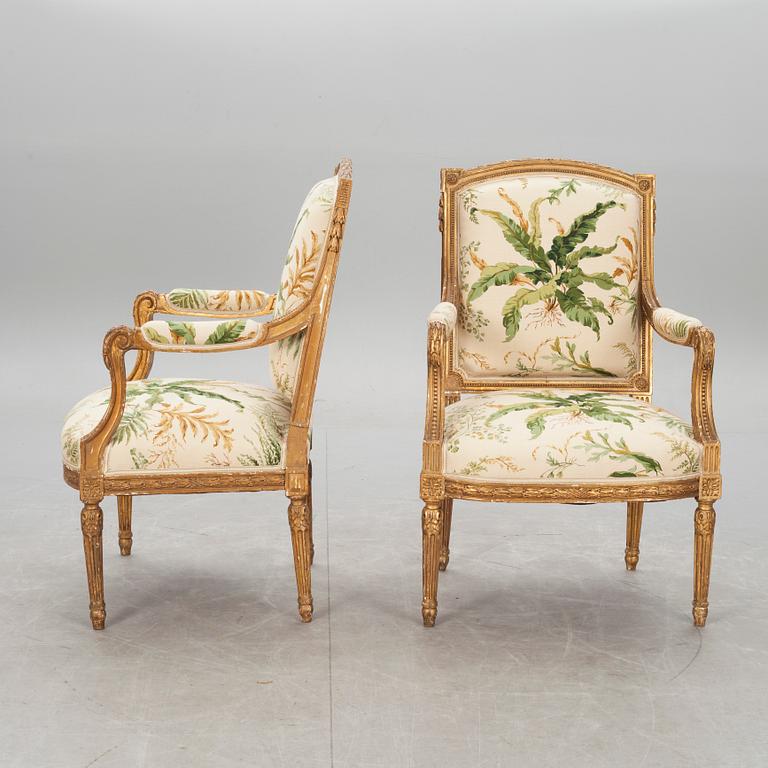 KARMSTOLAR, ett par. Louis XVI-stil. Sekelskiftet 1800/1900.