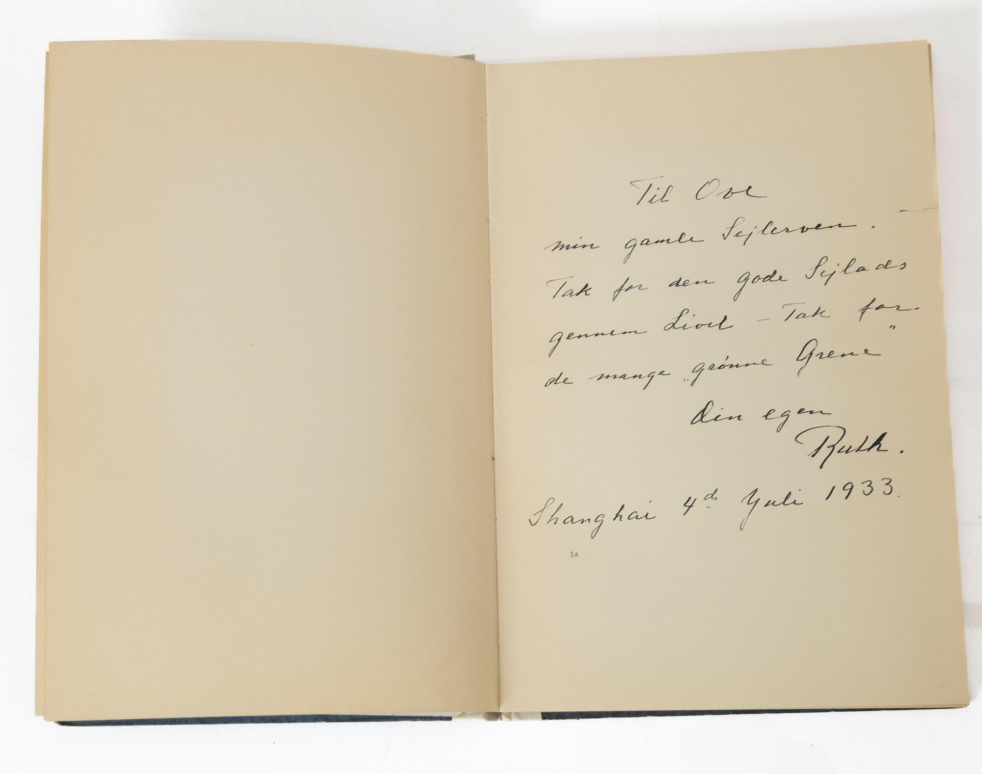 En samlares bibliotek, tre volymer, Chinese Junks, A Connoisseurs Guide to Chinese Ceramics and the ABC of Japanese Art.