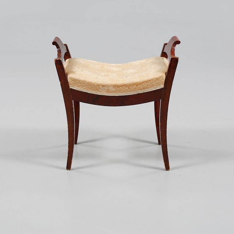TABURETT, Karl-Johan, 1800-talets första hälft.