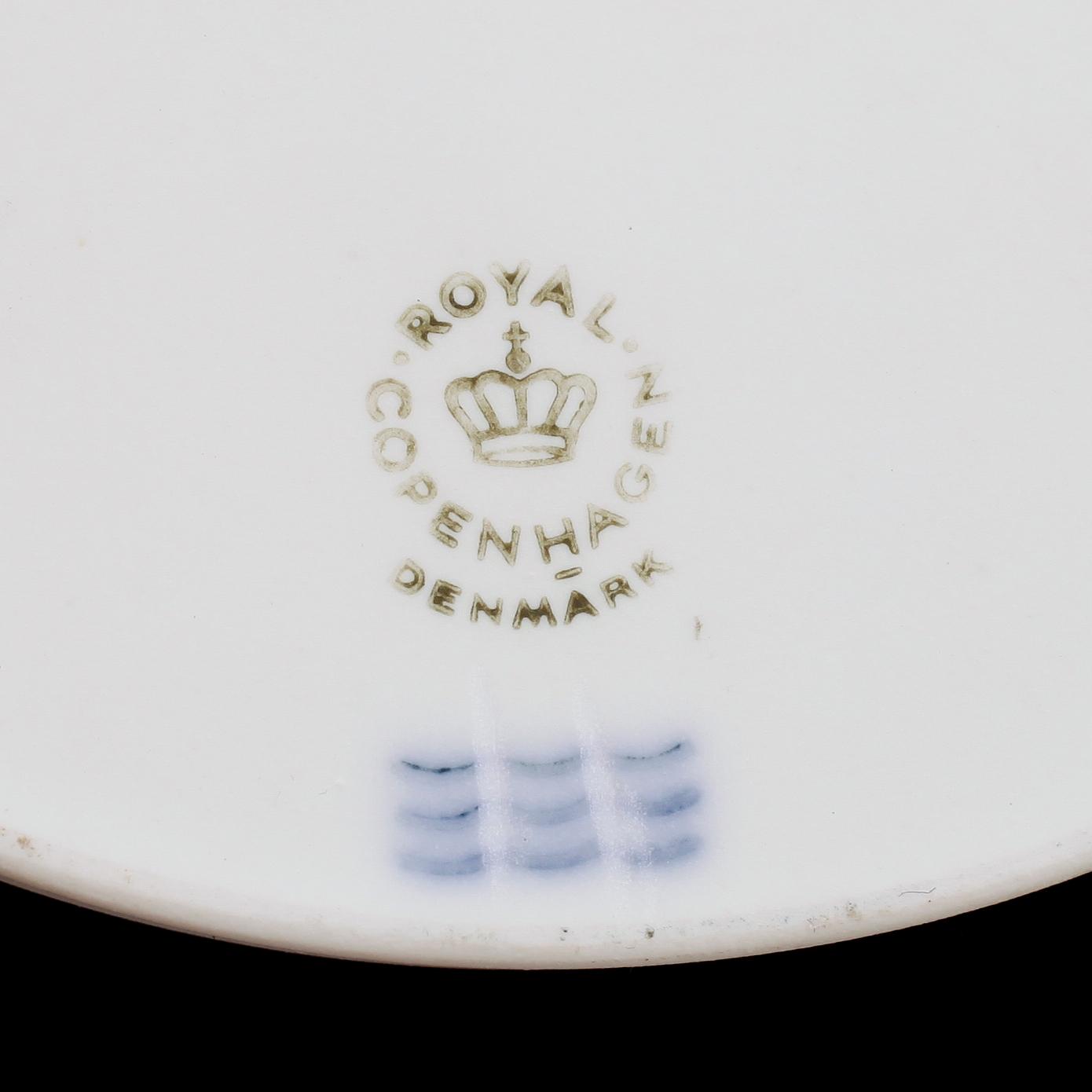 VÄGGRELIEFER, 5 st, biskviporslin, efter Thorvaldsen, Eneret och Royal Copenhagen.