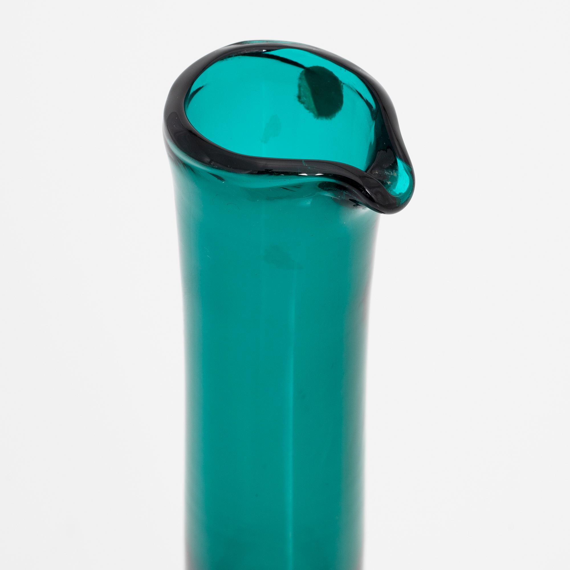 Nanny Still, flaska, signerad Riihimäen Lasi O.Y Nanny Still.