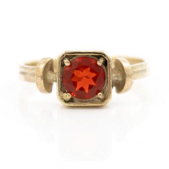 Ring, 14K gold with fire opal.