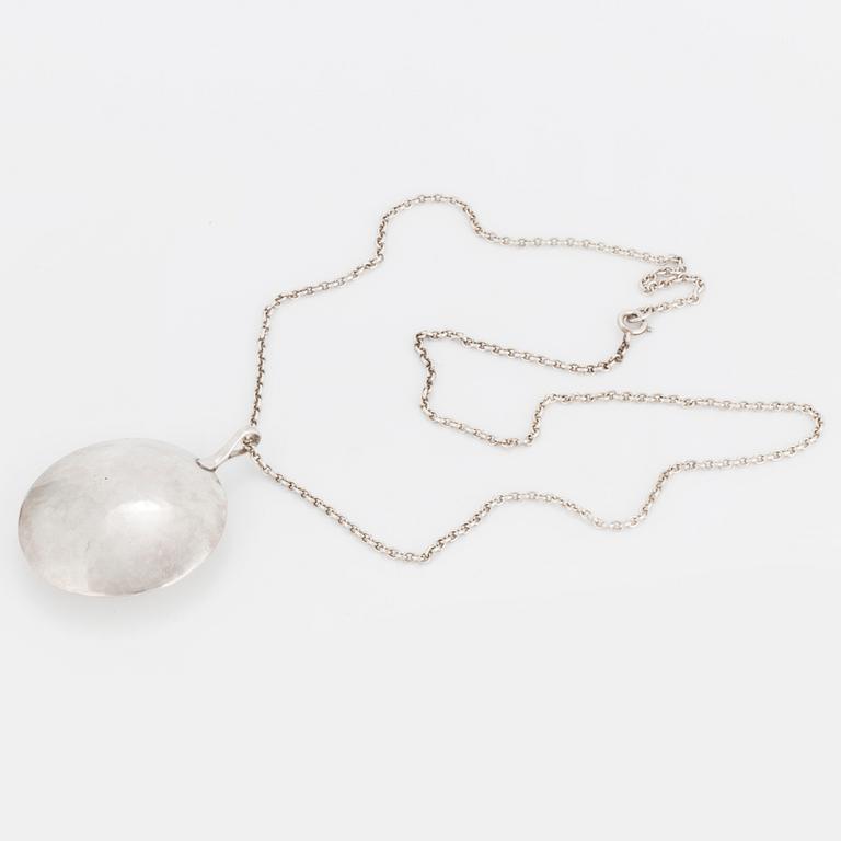 IBE DAHLQUIST, a sterling silver pendant and chain from Visby.