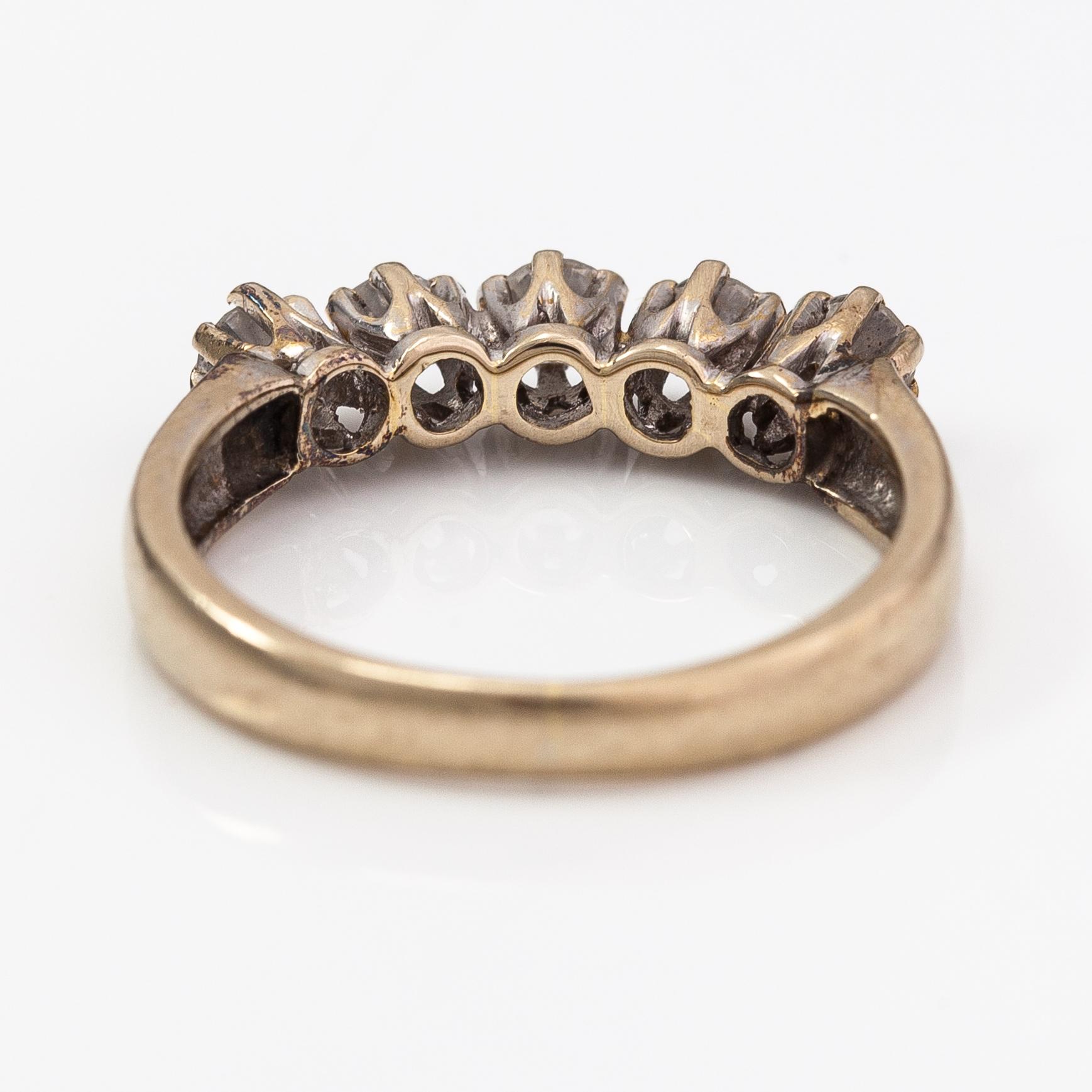 An 18K gold ring with diamonds ca. 0.40 ct in total. Harri Lahtinen, Helsinki 1988.