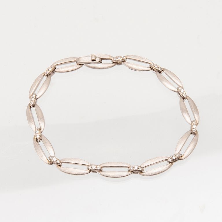 Armband 18K vitguld med runda briljantslipade diamanter.