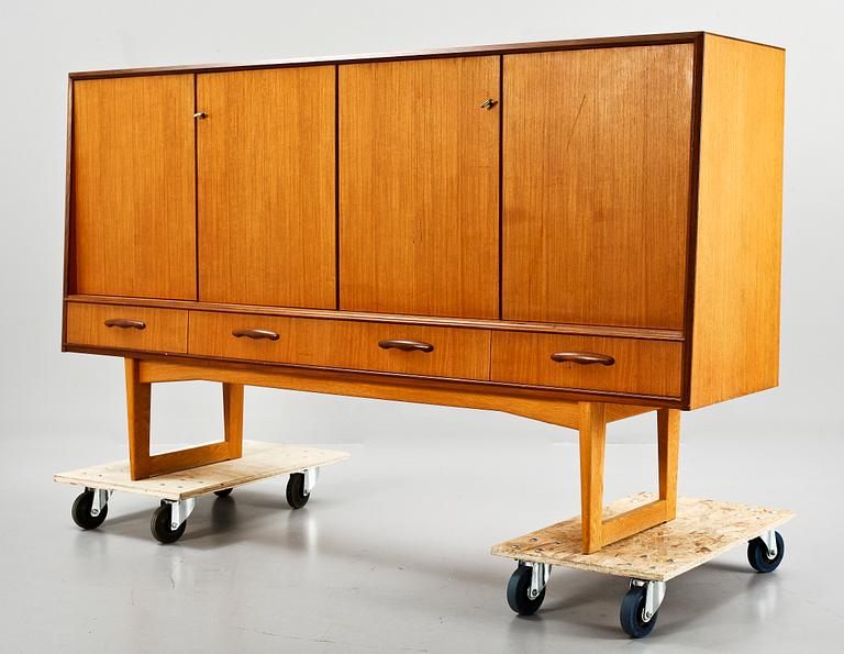 SIDEBOARD, 1900-talets mitt.