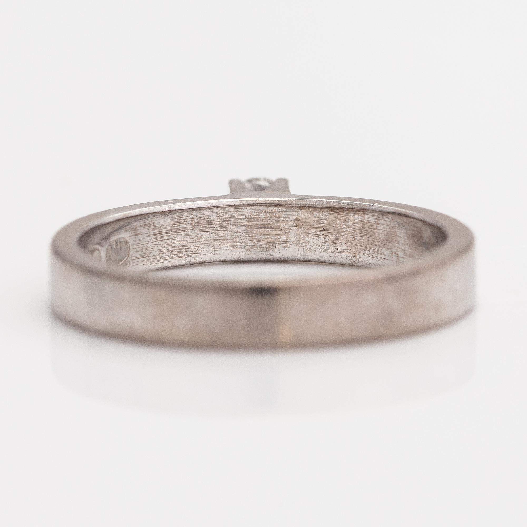 Ring, 18K vitguld, diamant ca 0.10 ct.