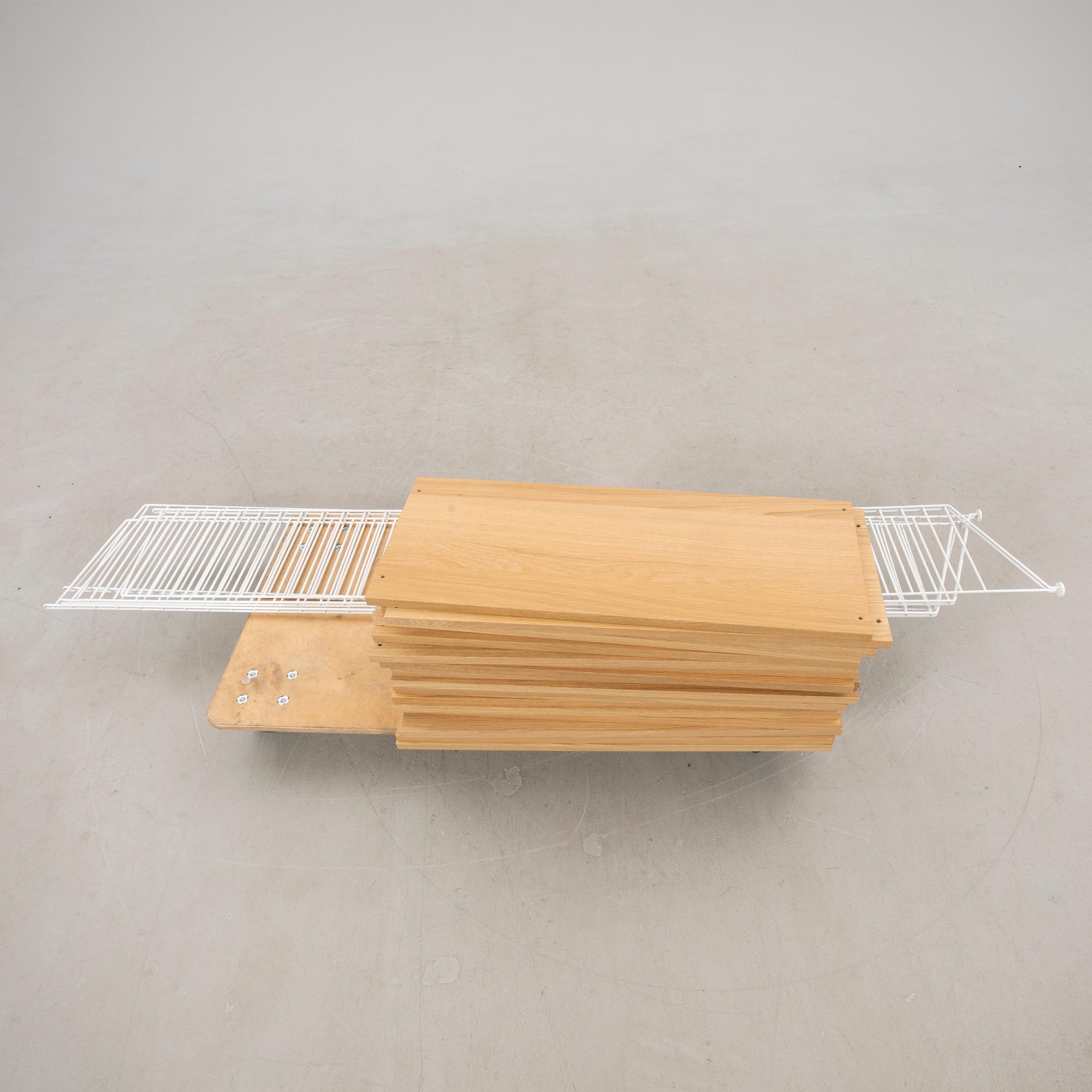 Nils Strinning, hyllsystem "Strinning" inköpt 2022.