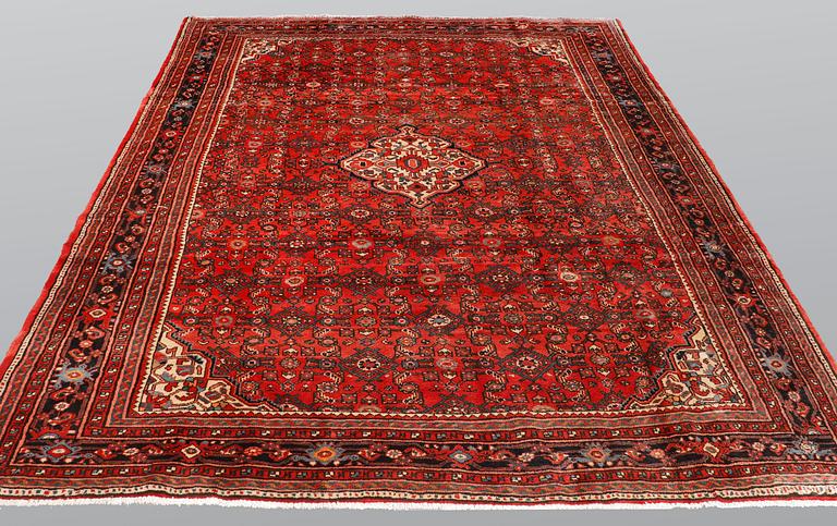 A carpet, Hamadan, ca 314 x 216 cm.