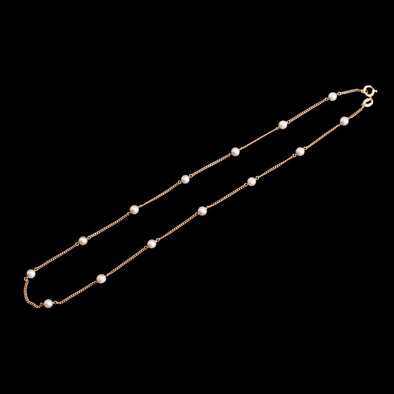 HALSKEDJA, 18 k guld med odlade pärlor. Total vikt ca 5 gram.