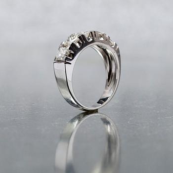 RING, vitguld 14K, 5 st princesslipade diamanter, tot. 1,63 ct. Paino 4,45 g.