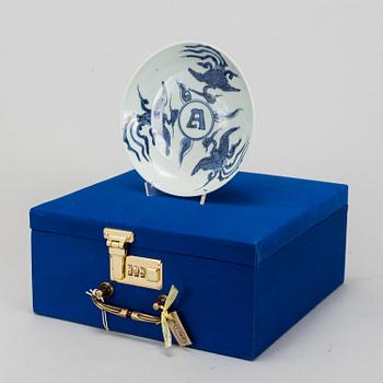 A blue and white dish, Ming dynasty (1368-1644).