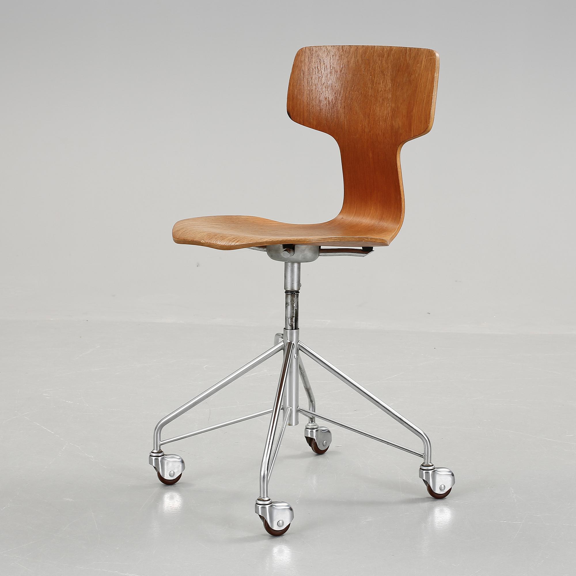 STOL, "3103 ", Arne Jacobsen, Fritz Hansen, modellen formgiven 1955.