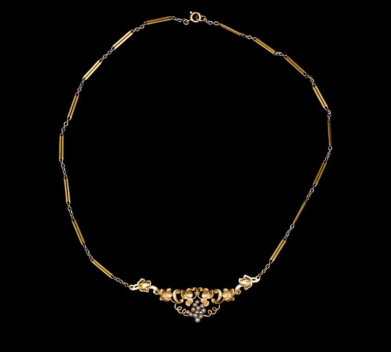 HALSKEDJA, 18 K guld med flodpärlor, G. Dahlgren, Malmö, 1933. Vikt ca 10 g.
