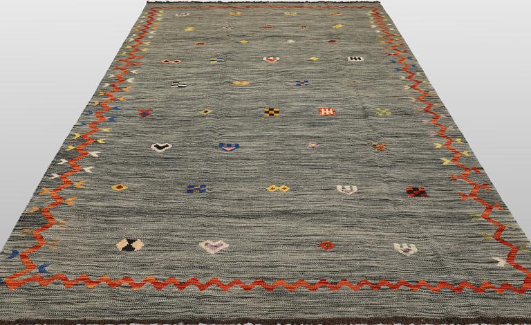A Kelim carpet, 297 x 200 cm.