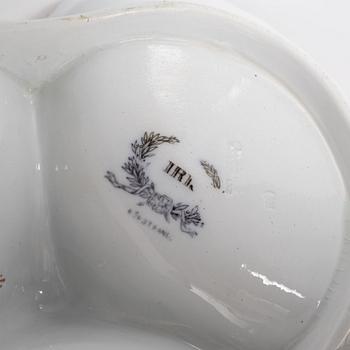 Dinner service, 100 pieces, creamware, "Iris", Rörstrand, second half of the 20th Century.