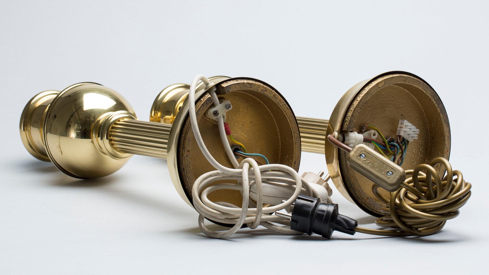 BORDSLAMPOR, två st. mässing, EWÅ, Värnamo, 1900-talets andra hälft.