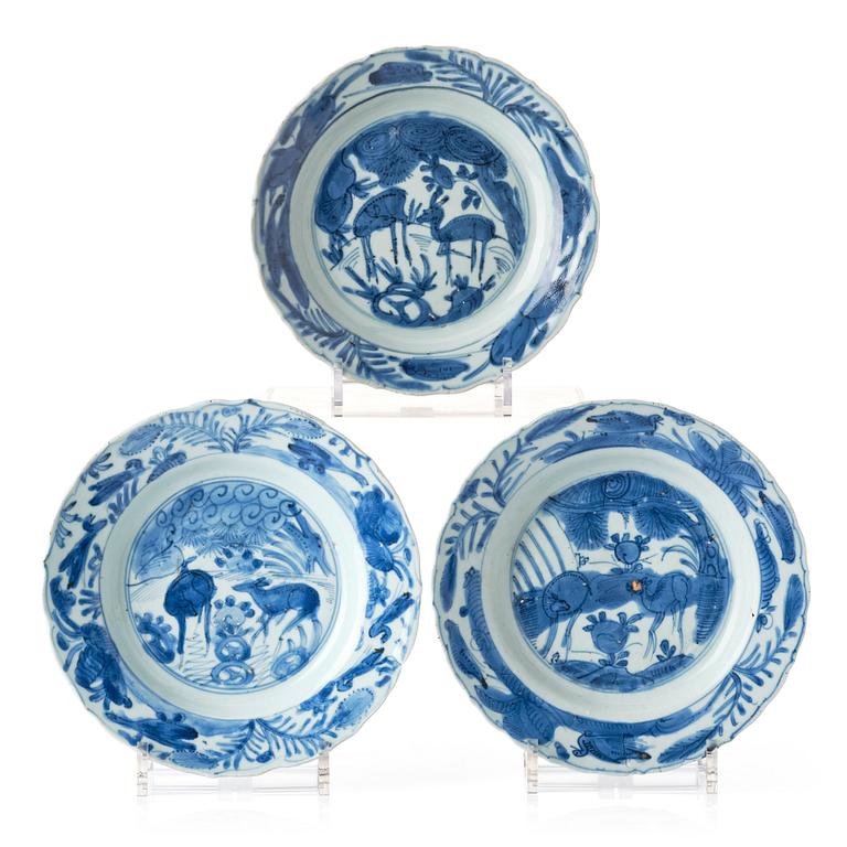A set of three kraak dishes, Ming dynasty, Wanli (1572-1620).