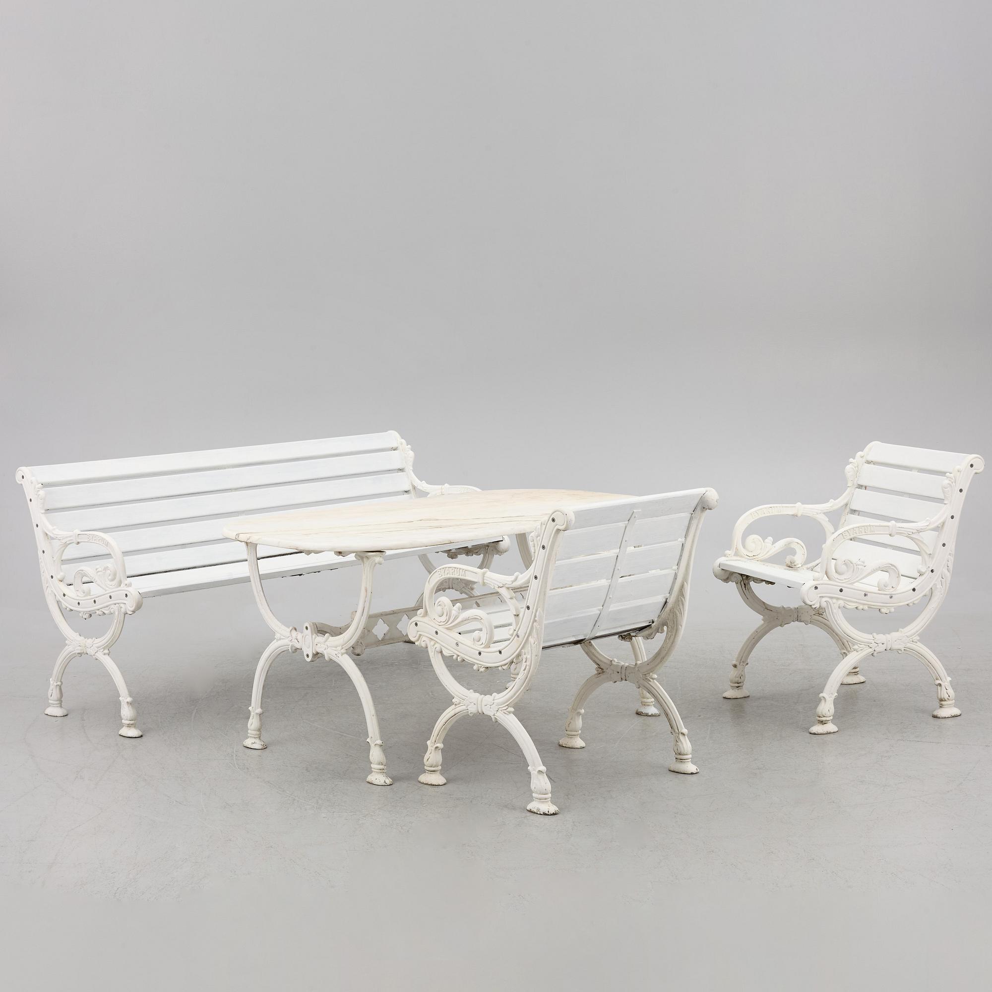 A garden sofa, a table and a pair of chairs, Byarums bruk.