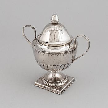 A Russian late 18th century parcel-gilt silver sugar-bowl, unidentified makers mark, Moscow 1799.