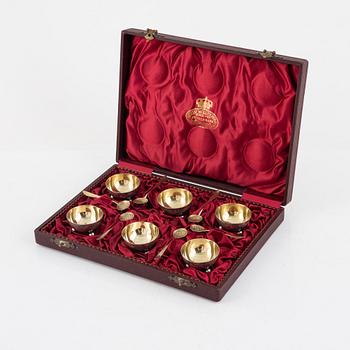 Gustaf Möllenborg, six gilded salt cellars with spoons in a case, Stockholm, Sweden, 1898-1900.