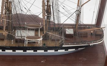 A model of a sailing ship with four masts in a glass and mahogany box by Gustav Sixten Wiman, 20th century.