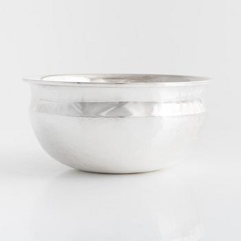 Tapio Wirkkala, sterling silver bowl TW 341, Kultakeskus, Hämeenlinna 1972. Design year 1966.