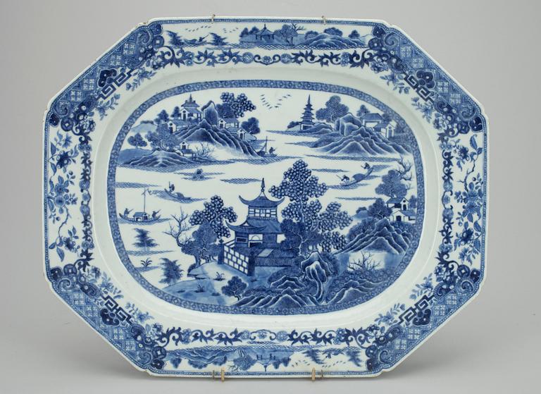 STEKFAT, porslin, Kina, Qian Long (1736-1795).